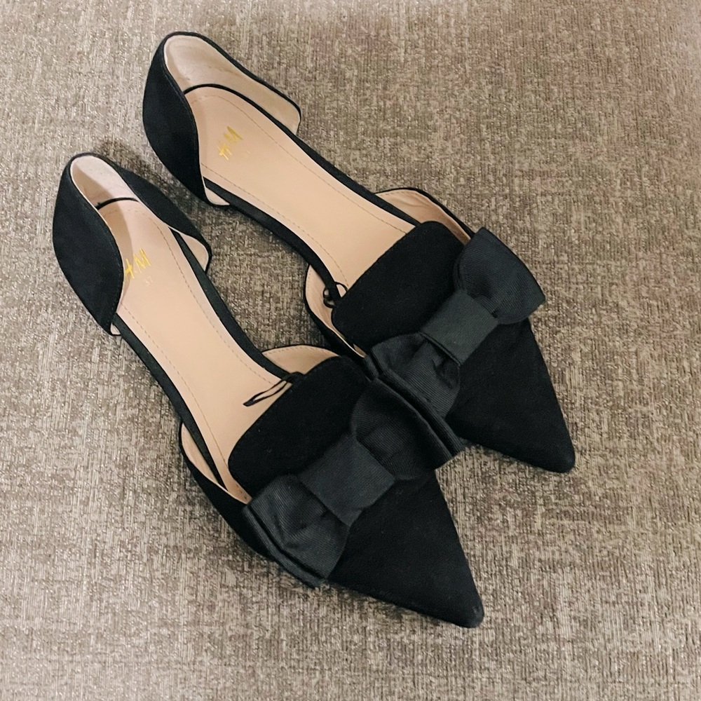 H&M Size 6 Flat with Bow Worn Twice